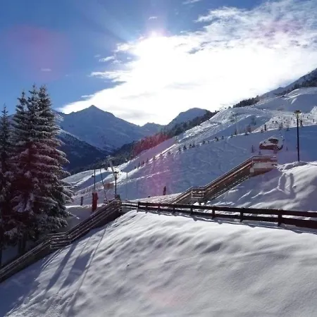 Lumineux Skis Aux Pieds Avec Balcon Et Wi-fi - Fr-1-182-8 Apartment